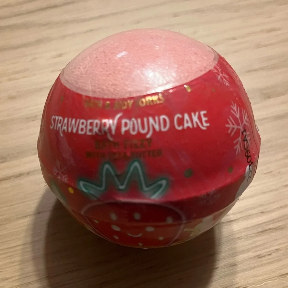Bath & Body Works Bath Fizzy. Strawberry Shortcake.